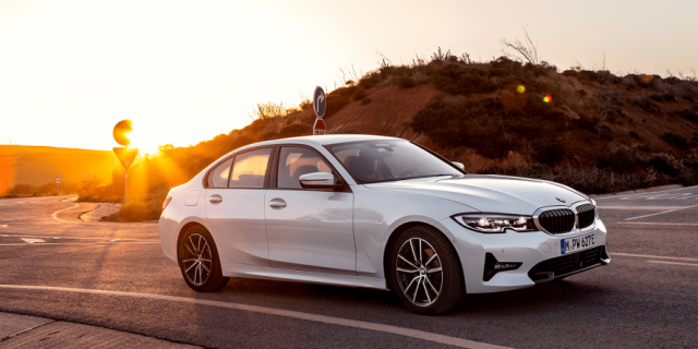 憑借BMW eDrive技術(shù), 寶馬330e PHEV運(yùn)動性更強(qiáng)，效率更高