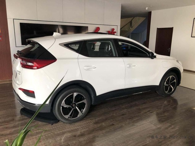 實(shí)拍2019款紅旗E-HS3電動(dòng)汽車