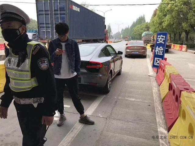 零跑汽车组织试驾用假临牌