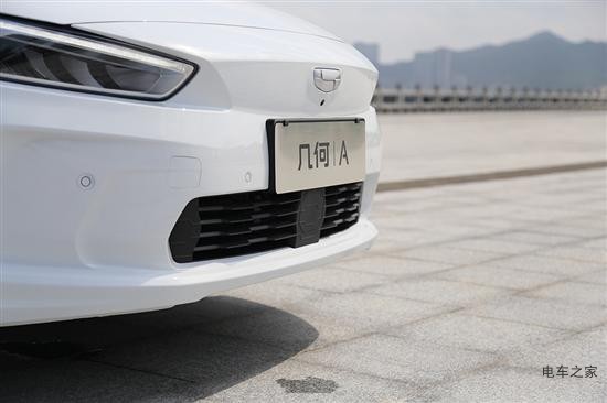 真能比肩特斯拉Model 3？ 試駕吉利幾何A