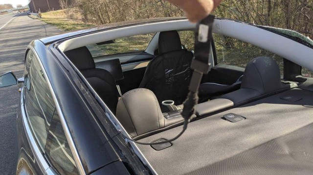 tesla-model-3-window-shatters-by-itself-owner-is-accused-of-fud.jpg