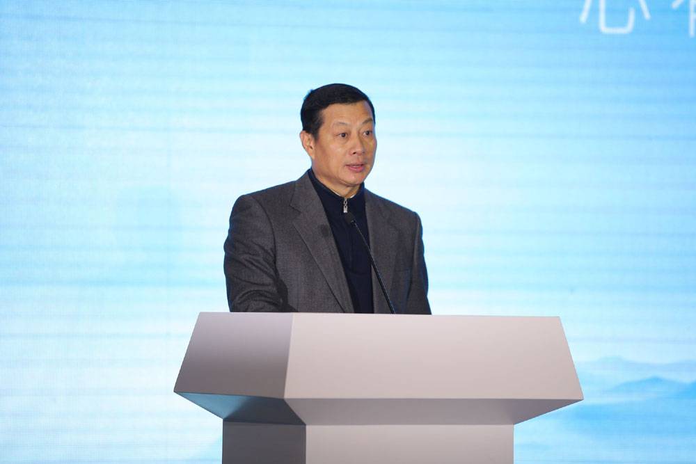 2.东风汽车集团有限公司董事长、党委书记竺延风.jpg