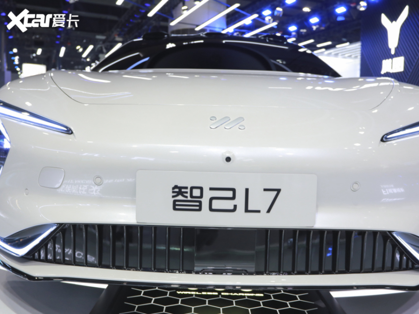 智己汽车2021款智己L7