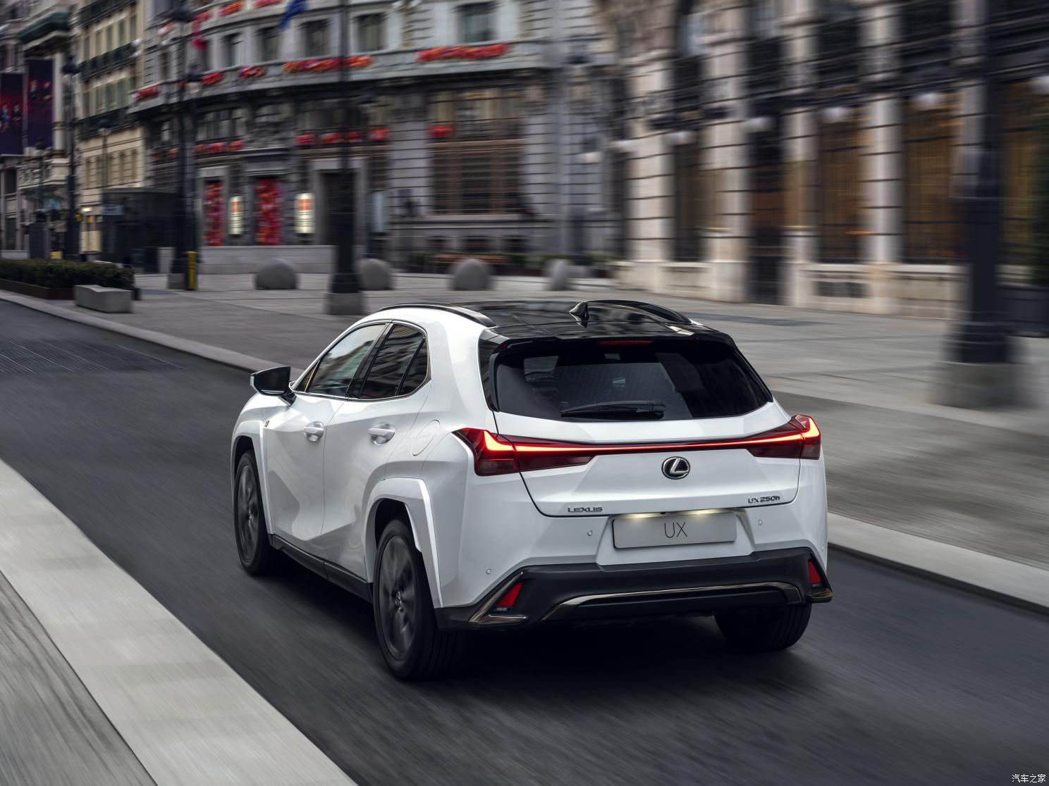 雷克萨斯 雷克萨斯UX 2023款 250h F SPORT AWD 欧洲版