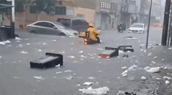 暴雨影响众多车辆泡水，南京一保险公司涉水理赔车辆已超千辆
