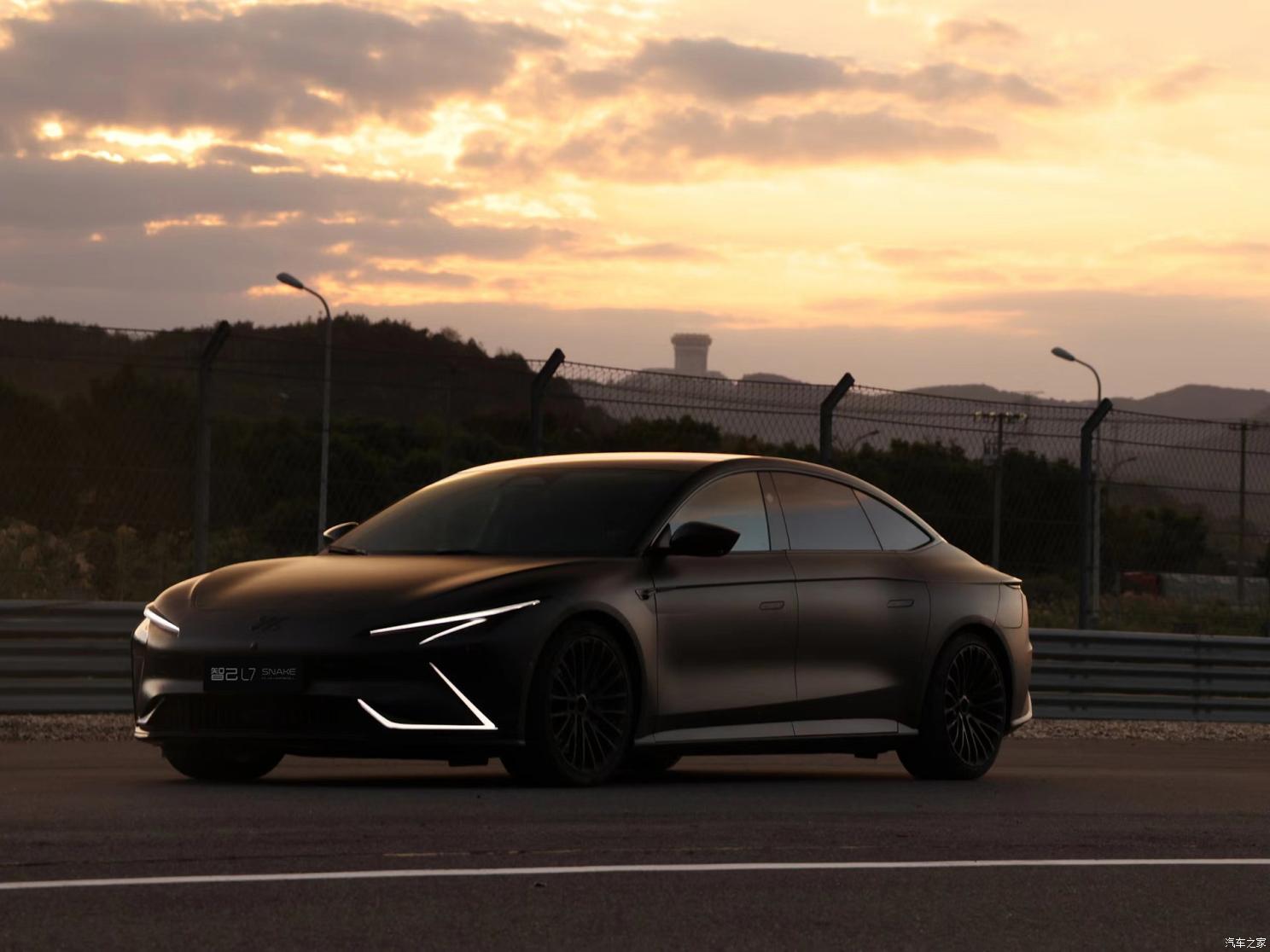 智己汽车 智己L7 2023款 Snake Performance高性能版