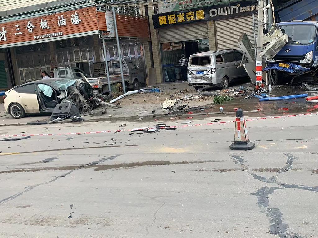 潮州特斯拉连撞事件司机发声