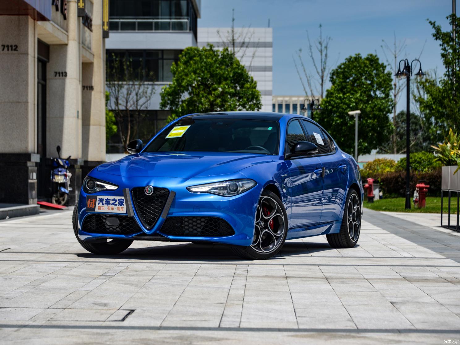 阿尔法·罗密欧 Giulia 2022款 2.0T 280HP Veloce 赛道版