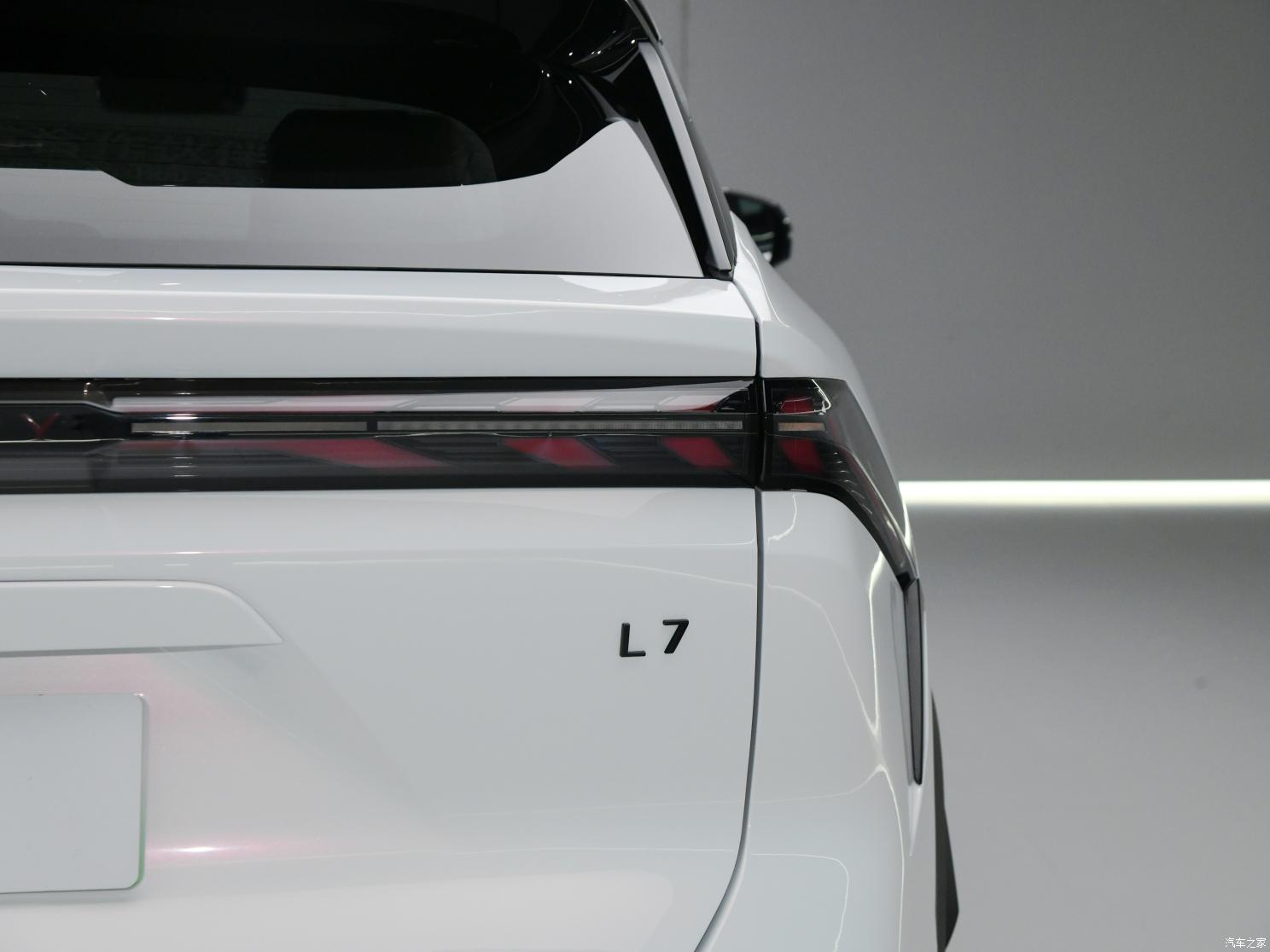 吉利汽车 银河L7 2023款 插混 基本型