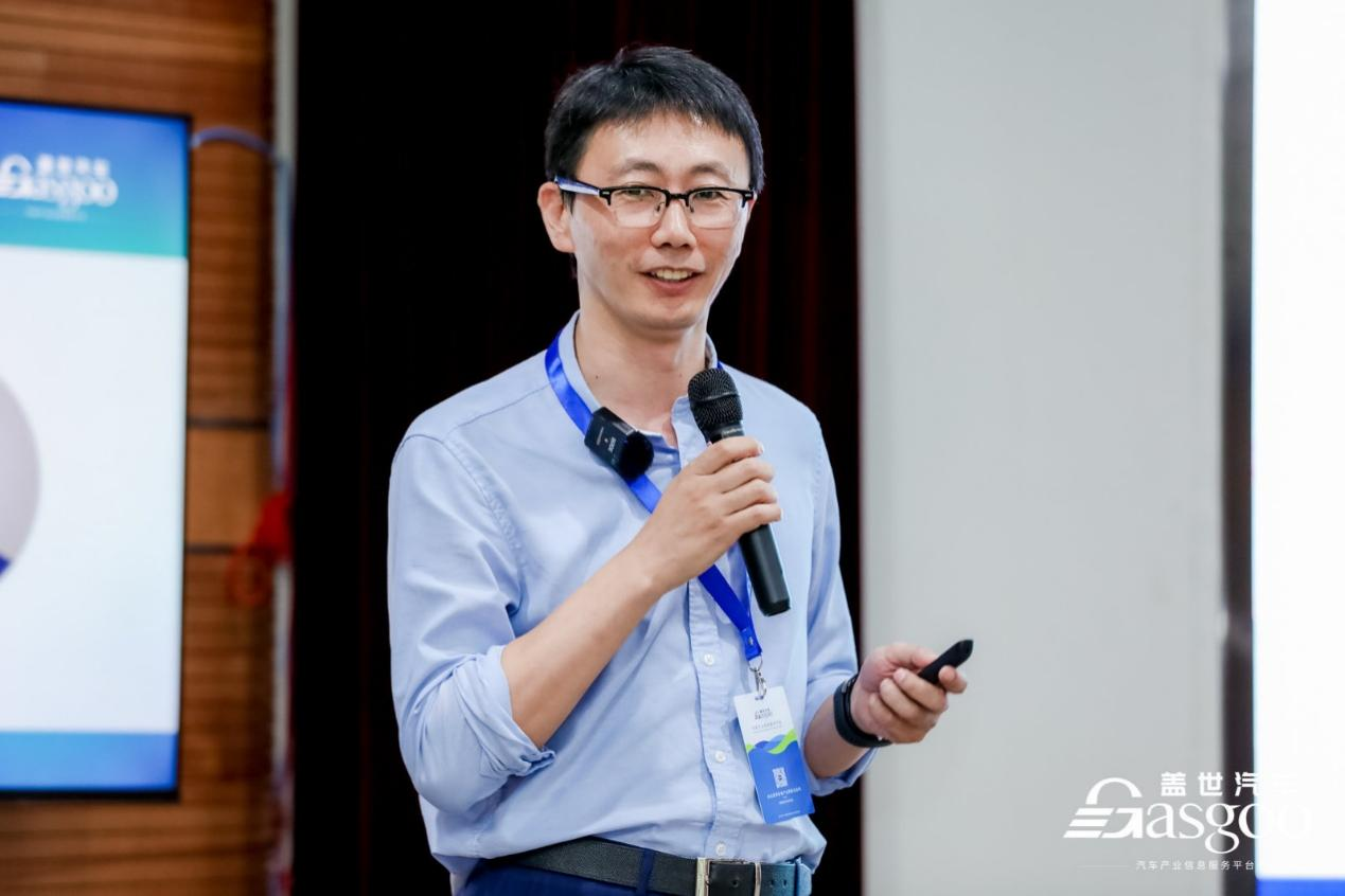 智能汽车携手大模型，打造产业新生态