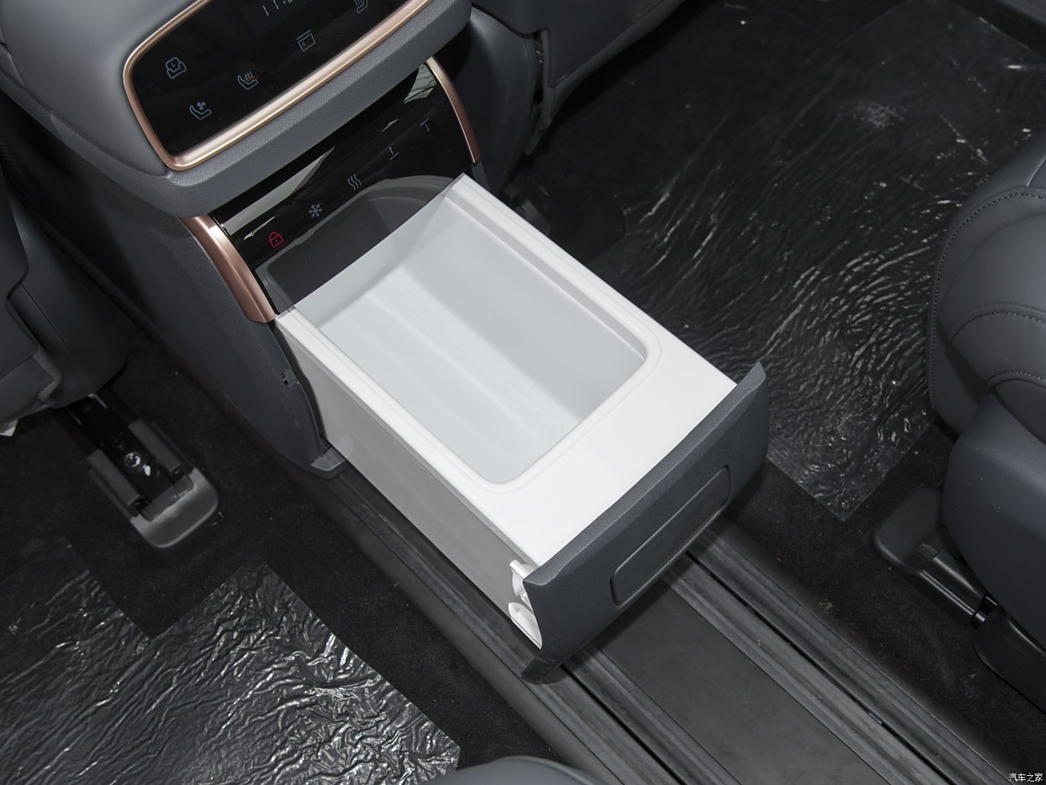 东风乘用车 eπ008 2024款 增程 基本型