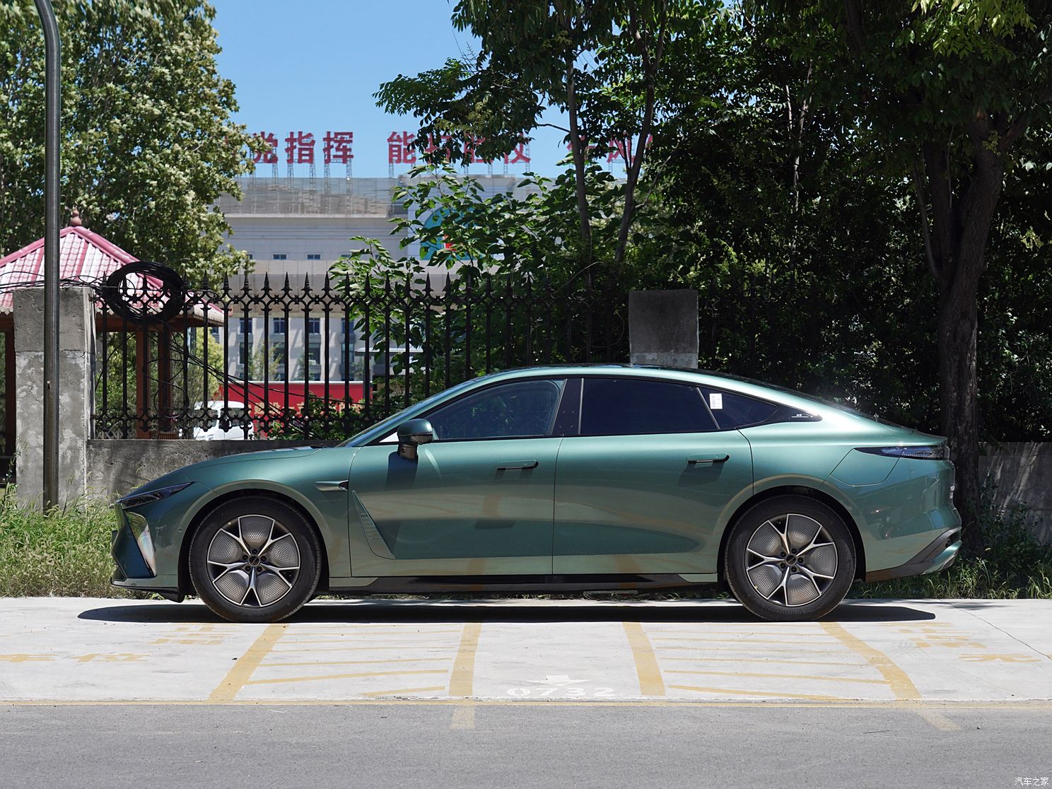星途 星纪元 ES 2025款 Pro 77kWh