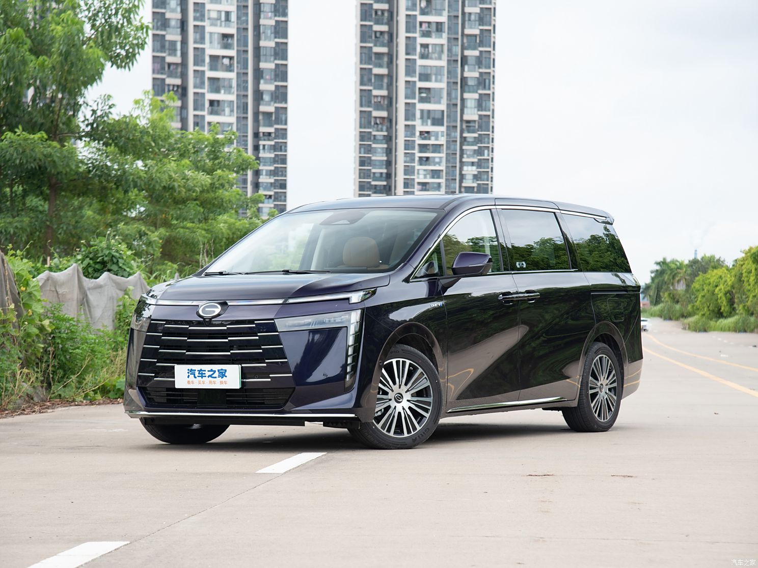 广汽传祺 传祺E8新能源 2024款 150km 龙腾光辉+ 广汽传祺 传祺E8新能源 2024款 150km 龙腾光辉+