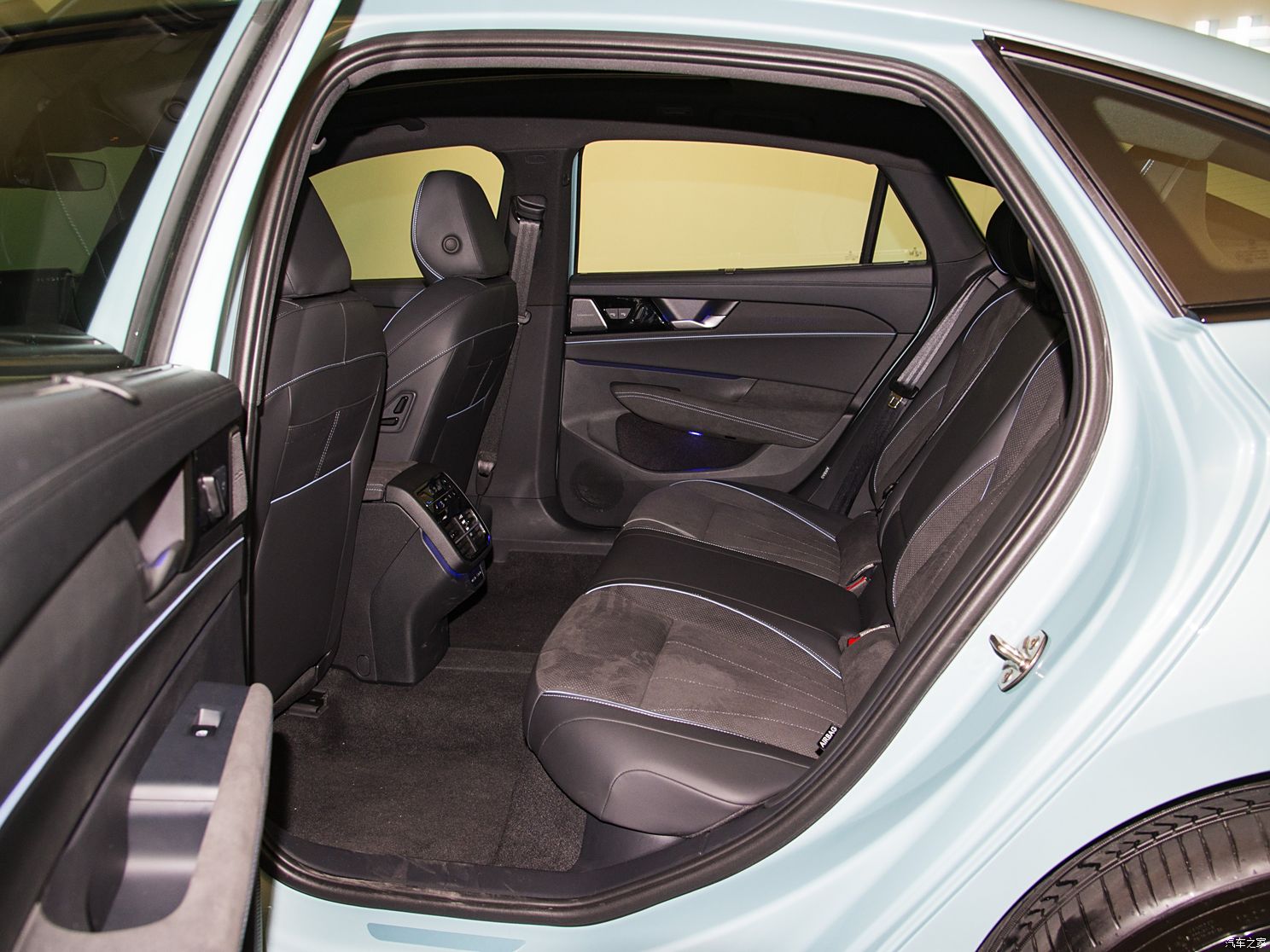 上汽大众 帕萨特 2025款 Pro 380TSI 星空龙尊版