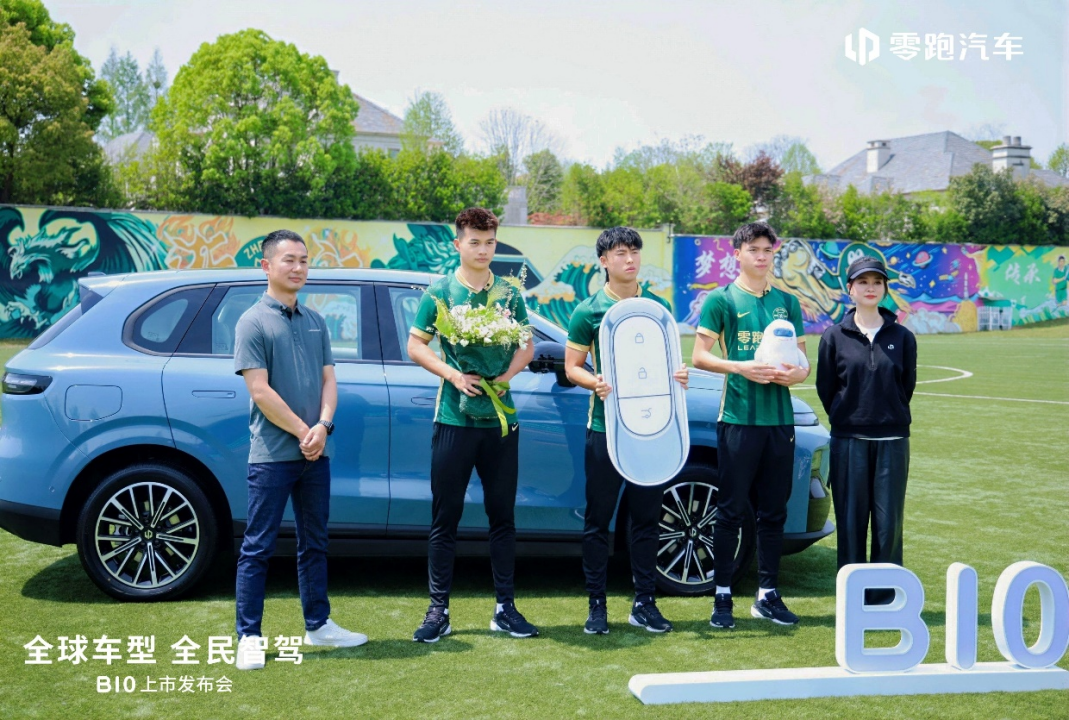 副本【B10新闻稿】剑指全球20国！售价9.98万起，零跑B10开启中国智电出海新篇章(2)985.png
