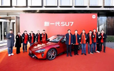 新款小米SU7赤霞红实车曝光，新车4月上市