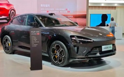 2026粤港澳车展：小米YU7 GT火山灰车色实车亮相