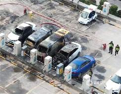 深圳电动车充电站发生起火爆炸 事故波及周边多车辆损毁