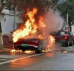 威马汽车回应电动出租车自燃事件：系电池问题