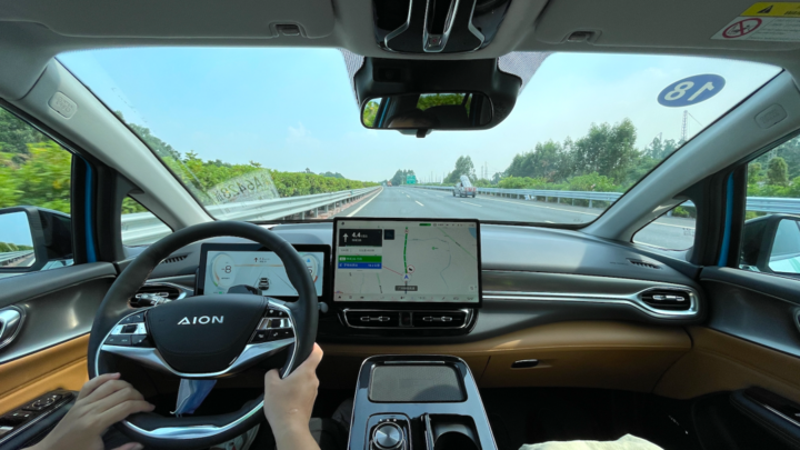 全新AION V Plus的电动汽车格言：更强、更快、更长、更安全